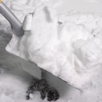 Коммунальщики вывезли с калужских улиц свыше 1,3 тысячи кубометров снега за ночь